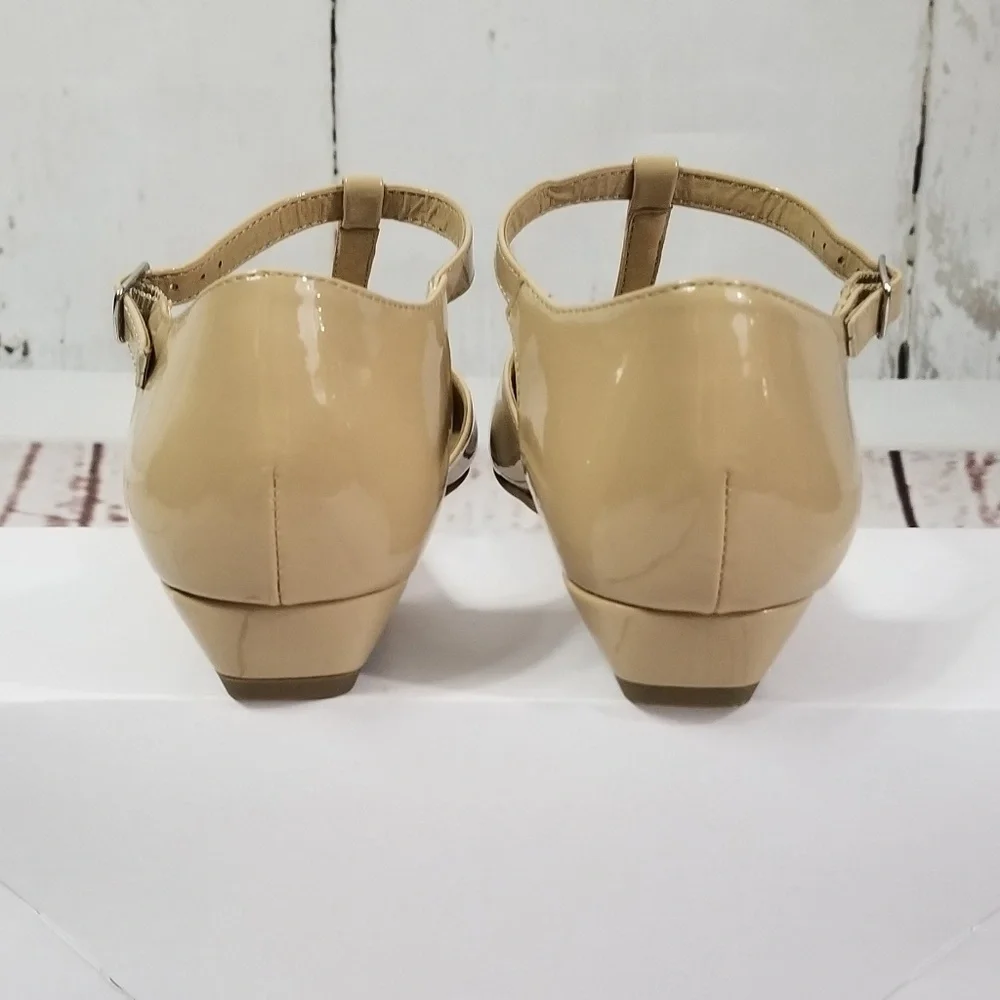 Women's Slightly Wedged Patent Flats - Picture 5 of 8